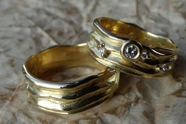 1994年属狗女孩的命运好么 结婚后日子很快乐 1994年属狗女孩的命运好么 结婚后日子很快乐