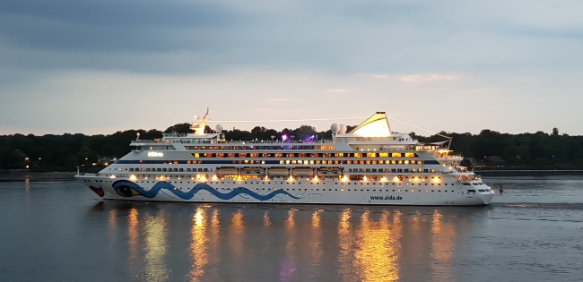 属蛇和属马的人在一起相配吗 蛇马怎样越来越旺