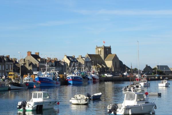 2024属牛的人要躲起来谁,属牛的小人生肖 2024属牛的人要躲起来谁,属牛的小人生肖