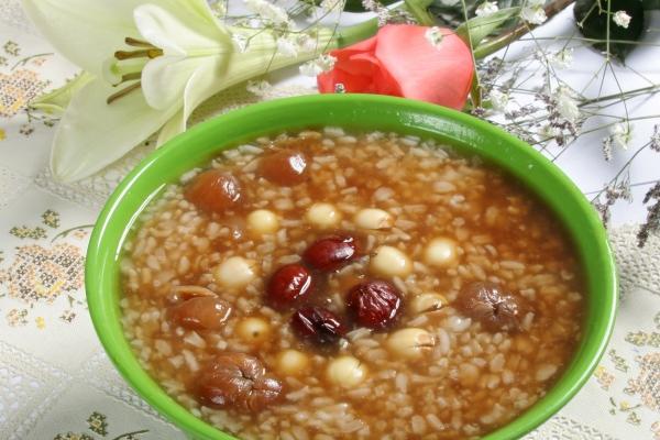 81年属鸡女2024年的五大征兆，各自是什么