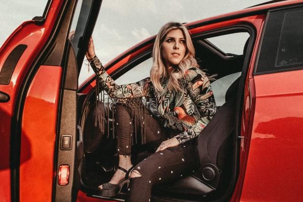 属鸡生在阴历二十九命运好吗