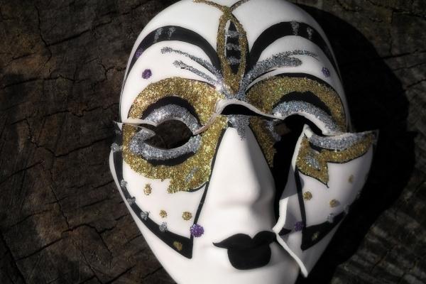 96男鼠与96年女鼠相克吗