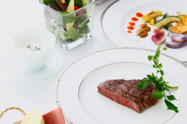 65年的女蛇今年运势如何