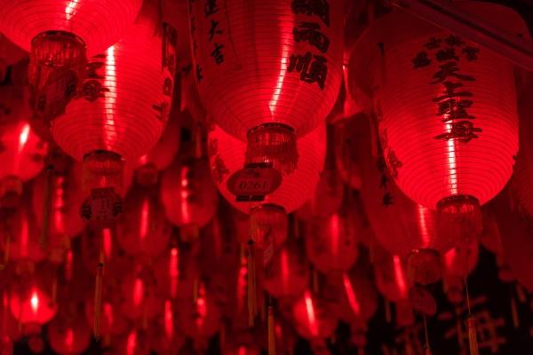 属虎2025一夜暴富，属虎人2025年何时财运最旺盛