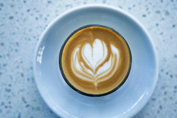 属鸡人出生几月命硬