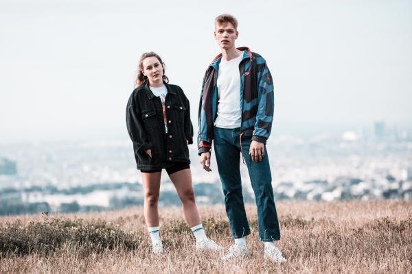 属龙人和谁一起最有钱