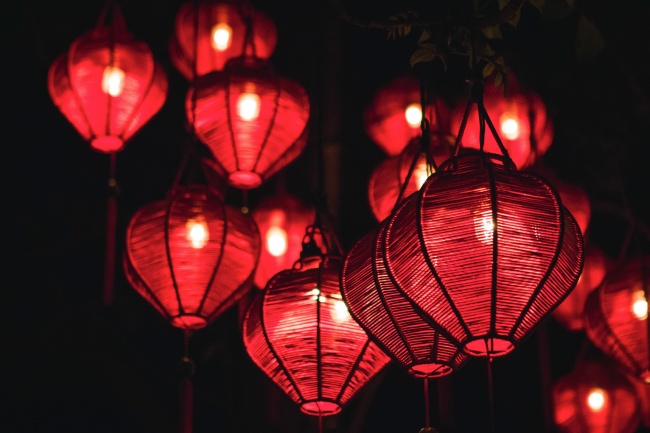 头发送人之梦:财运感情与健康的全面解析 头发送人之梦:财运感情与健康的全面解析